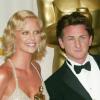 Sean Penn, Tim Robbins, Charlize Theron et Renée Zellweger lors de la cérémonie des Oscars 1994