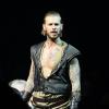 Exclusif - M. Pokora lors de la dernière représentation du spectacle "Robin des Bois" au Palais des Congrès, à Paris, le 5 janvier 2014.