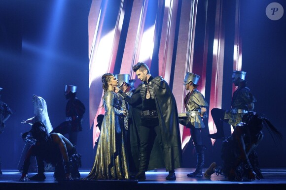 Exclusif - M. Pokora et sa bande lors de la dernière représentation du spectacle "Robin des Bois" au Palais des Congrès, à Paris, le 5 janvier 2014.