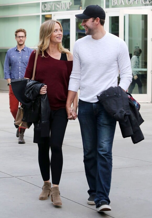 Emily Blunt, enceinte, et son mari John Krasinski à Los Angeles le 4 janvier 2014