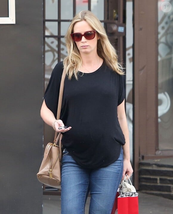 Emily Blunt, enceinte de son premier enfant, à West Hollywood (Los Angeles) le 7 janvier 2014