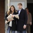  Iker Casillas et sa compagne Sara Carbonero sortent de la clinique à Madrid et présentent leur fils Martin le 8 janvier 2014.  