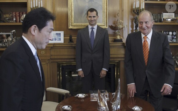 Le roi Juan Carlos Ier d'Espagne recevait le 8 janvier 2014 à la Zarzuela le ministre japonais des Affaires Etrangères Fumio Kishida, en présence du prince Felipe