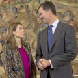 Le prince Felipe et la princesse Letizia d'Espagne lors d'audiences au palais de la Zarzuela à Madrid, le 8 janvier 2014, au lendemain de l'annonce de la mise en examen de l'infante Cristina dans l'affaire Noos.