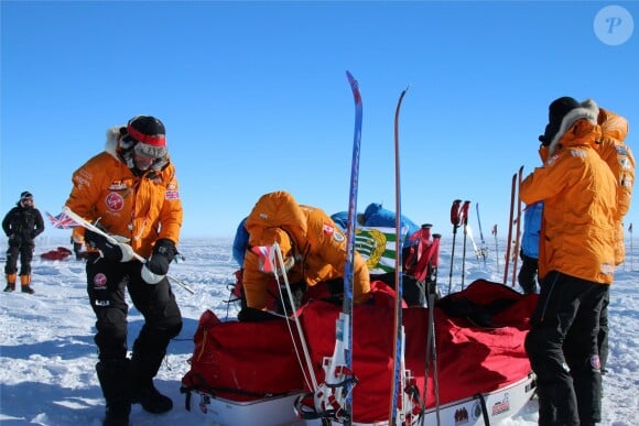 Le Team Soldier On (Commonwealth) lors du trek Virgin Money South Pole Allied Challenge pour l'association Walking with the Wounded, en décembre 2013