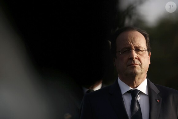 Le président français Francois Hollande visite la base aérienne de Creil, le 8 janvier 2014