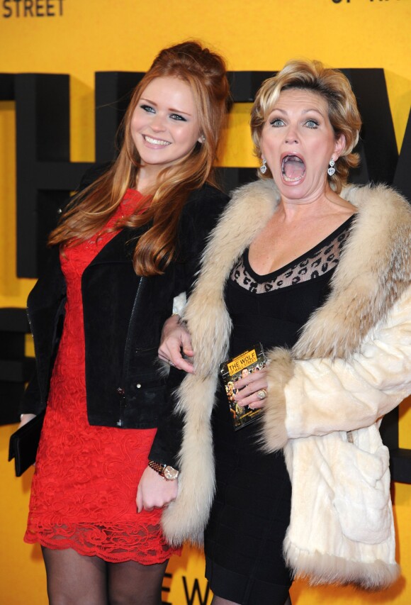 Fiona Fullerton et sa fille lors de la première du film Le loup de Wall Street au Odeon Leicester Square à Londres, le 9 janvier 2014.