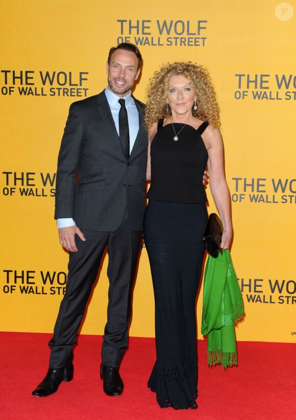 Jason Gardiner, Kelly Hoppen lors de la première du film Le loup de Wall Street au Odeon Leicester Square à Londres, le 9 janvier 2014.