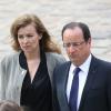 Valérie Trierweiler et Francois Hollande aux obsèques de Pierre Mauroy aux Invalides à Paris, le 11 juin 2013.