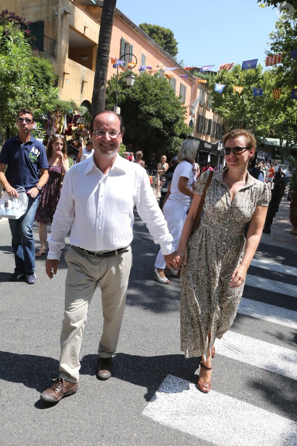 François Hollande et Valérie Trierweiler à Bormes-les-Mimosas, le 3 août 2012.