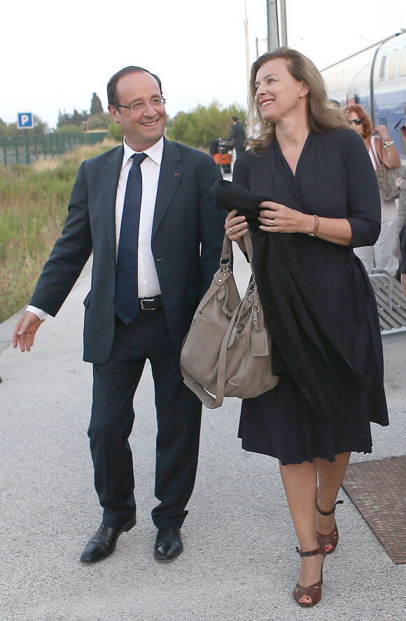 François Hollande et Valérie Trierweiler en vacances dans le Fort de Bregançon à Bormes-les-Mimosas, le 2 août 2012.