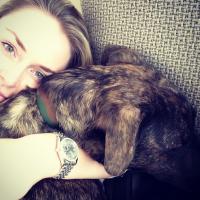Lindsey Vonn forfait aux JO : La skieuse se console avec un chien, blessé aussi