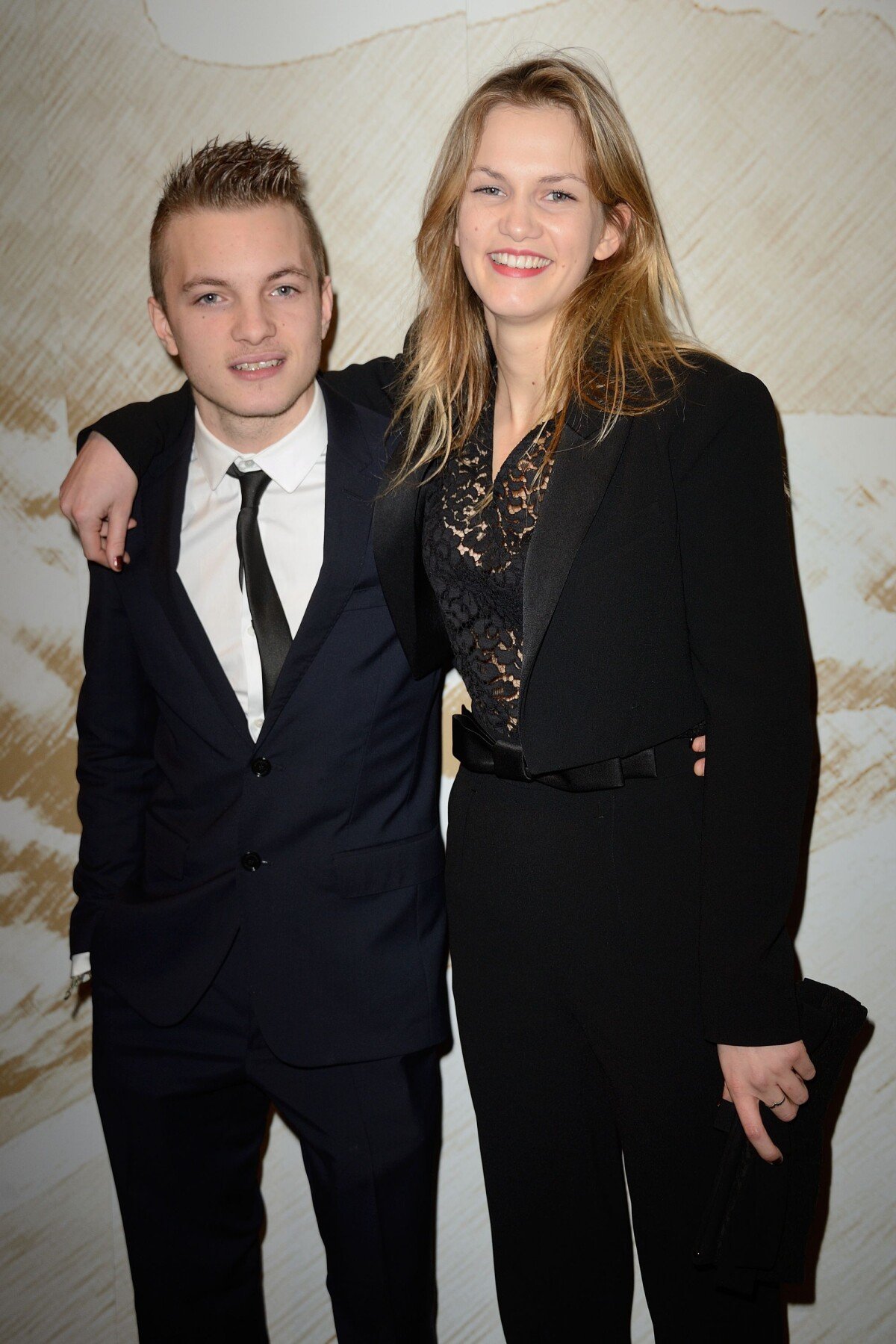 Photo : Paul Bartel et Margot Bancilhon lors du cocktail dans les salons  Chaumet pour les Révélations des César, à Paris le 13 janvier 2014 -  Purepeople