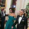 Michelle (en robe Marchesa) et Barack Obama lors d'une réception à la Maison Blanche. Washington, le 8 décembre 2013.