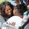 Michelle Obama, souriante et radieuse à l'hôpital pour enfants de Washington, le 16 décembre 2013.