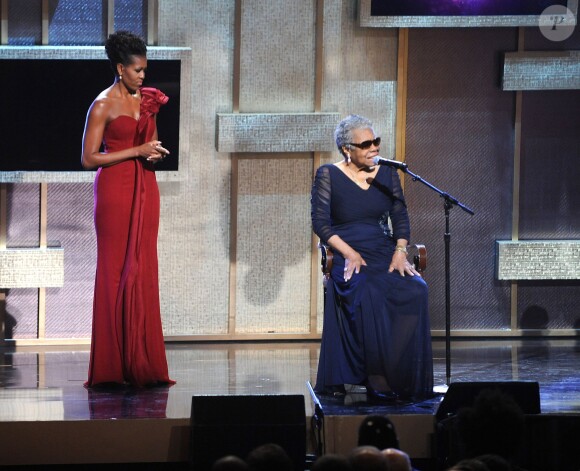 Michelle Obama rend hommage à Maya Angelou lors des BET Honors 2012 à Washington. Janvier 2012.