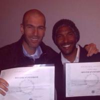 Zinédine Zidane heureux : Jeune diplômé plein d'avenir !