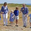 Le roi Philippe et la reine Mathilde de Belgique en vacances avec leurs enfants Elisabeth, Eléonore, Gabriel et Emmanuel sur l'Ile d'Yeu le 24 juillet 2013