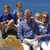 Le roi Philippe et la reine Mathilde de Belgique en vacances avec leurs enfants Gabriel, Elisabeth, Emmanuel et Eléonore sur l'Ile d'Yeu le 24 juillet 2013