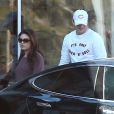 Exclusif - Ashton Kutcher et sa petite amie Mila Kunis sortent d'un salon de manucure à Studio City, le 18 janvier 2014.