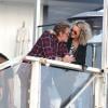 Johnny et Laetitia Hallyday s'offrent une pause romantique sur la terrasse du Gladestones, un restaurant de Pacific Palisades avec une vue imprenable sur l'océan pacifique, le 19 janvier 2014.