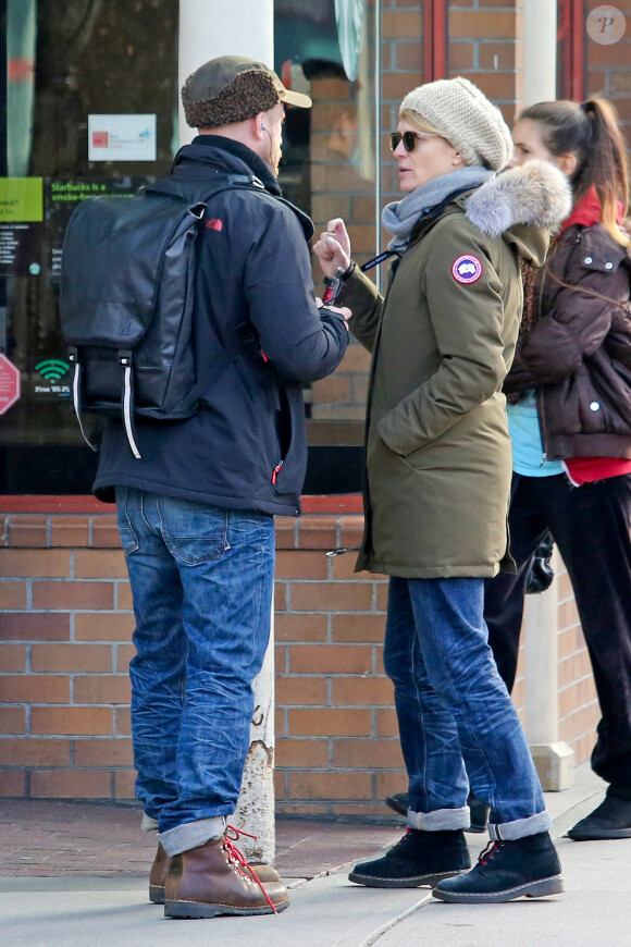 Les jeunes fiancés Robin Wright et Ben Foster en promenade à Vancouver au Canada le 19 janvier 2014