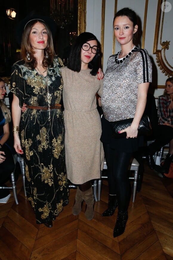 Aurélie Saada, Sylvie Hoarau et Audrey Marnay, enceinte, assistent au défilé haute couture Alexis Mabille printemps-été 2014 à l'Hôtel d'Evreux. Paris, le 20 janvier 2014.