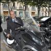 François Hollande en scooter à Paris, le 30 mai 2011.