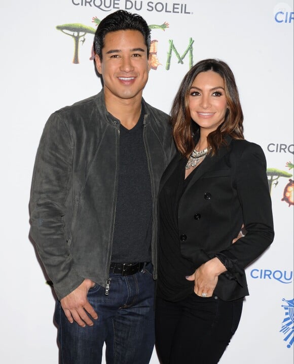 Mario Lopez et son épouse Courtney Mazza lors de la première du spectacle Totem par le Cirque du Soleil à Santa Monica, le 21 janvier 2014.