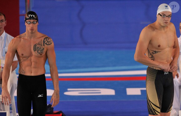Frédérick Bousquet et Florent Manaudou au depart du 50 m nage libre lors du 1er jour des Championnats d'Europe de Natation à Chartres le 22 novembre 2012