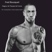 Frédérick Bousquet : Sexy en noir et blanc, le beau gosse invite à s'épiler...