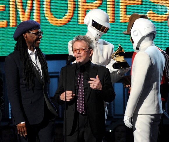 Daft Punk avec Nile Rodgers, Paul Williams et Pharrell Williams recoivent le prix de l'Album de l'année - 56e cérémonie des Grammy Awards à Los angeles, le 26 janvier 2014.