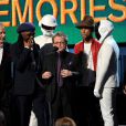 Daft Punk avec Nile Rodgers, Paul Williams et Pharrell Williams recoivent le prix de l'Album de l'année - 56e cérémonie des Grammy Awards à Los angeles, le 26 janvier 2014. 