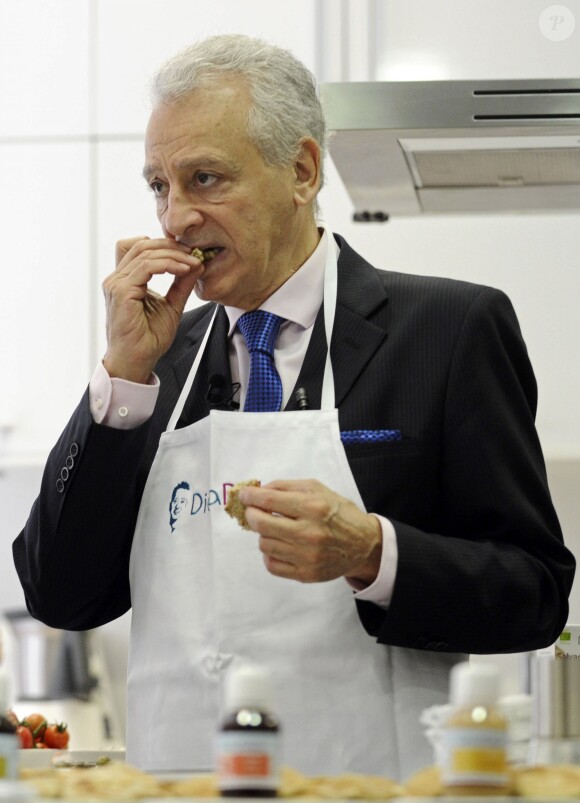 Le nutritionniste Pierre Dukan enseigne de nouvelles recettes à Madrid. Le 21 novembre 2012.