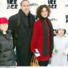 Elizabeth Vargas, son mari et leurs enfants Zachary et Samuel, à la première de L'âge de glace, à New York, le 11 mars 2002.