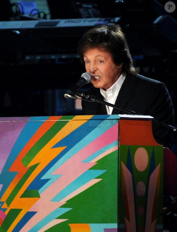 Paul McCartney sur scène lors des Grammy Awards à Los Angeles, le 26 janvier 2014.