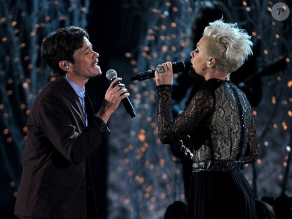 Nate Ruess et Pink sur scène lors des Grammy Awards à Los Angeles, le 26 janvier 2014.