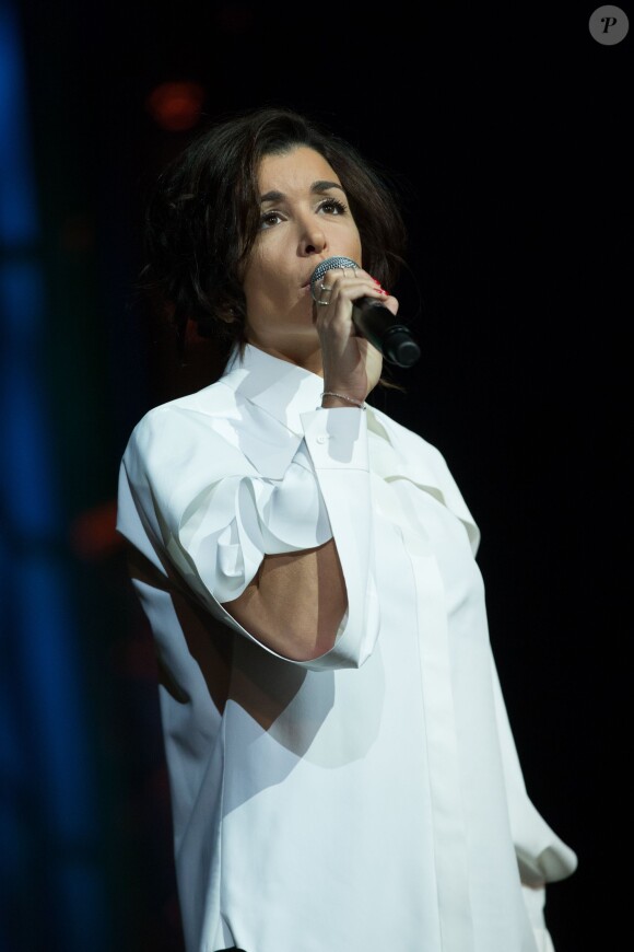 Exclusif - Jenifer chante pour la soirée Disney au théâtre Mogador à Paris le 4 décembre 2013.