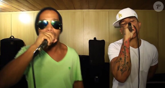 Ronaldinho chante sur Vai na Fé en duo avec EdCity - janvier 2014.
