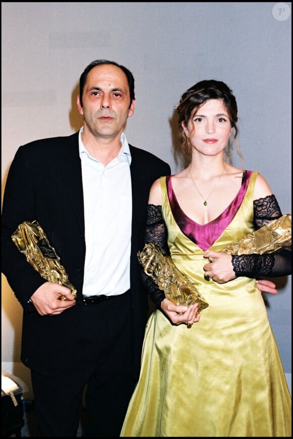 Jean-Pierre Bacri et Agnès Jaoui en 1998 et leurs César pour On connaît la chanson