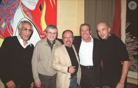 Gérard Darmon, Claude Lelouch, Ticky Holgado, Jean-Claude Darmon et Pascal Obispo à Paris le 11 décembre 2002.