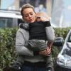 Hilary Duff se promène avec son fils Luca à Hollywood, le 26 janvier 2014.