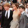 Rupert Grint, Emma Watson et Daniel Radcliffe lors de la première mondiale de Harry Potter et les reliques de la mort - partie II à Londres le 7 juillet 2011