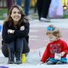 Jessica Alba et sa fille Haven (2 ans) profitent d'une belle journée dans un parc pour enfants à Los Angeles, le 1er février 2014.