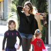Jessica Alba et ses deux filles Honor et Haven (5 et 2 ans) profitent d'une belle après-midi en famille à Los Angeles. Le 1er février 2014.