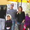 Jessica Alba, Cash Warren et leurs deux filles Honor et Haven profitent d'une journée ensoleillée à Los Angeles, le 1er février 2014.