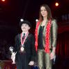 Pauline Ducruet remettant un Junior d'argent lors de la remise des Juniors du 3e Festival international de cirque New Generation, le 2 février 2014 à Monaco.