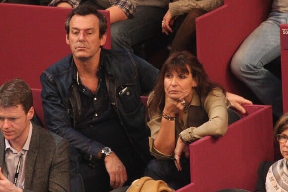 Jean-Luc Reichmann et sa compagne Nathalie lors de la finale de l'Open GDF Suez au Stade Pierre de Coubertin à Paris le 2 fevrier 2014