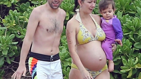 Simon Helberg (The Big Bang Theory) : Détente au soleil, avec sa femme enceinte