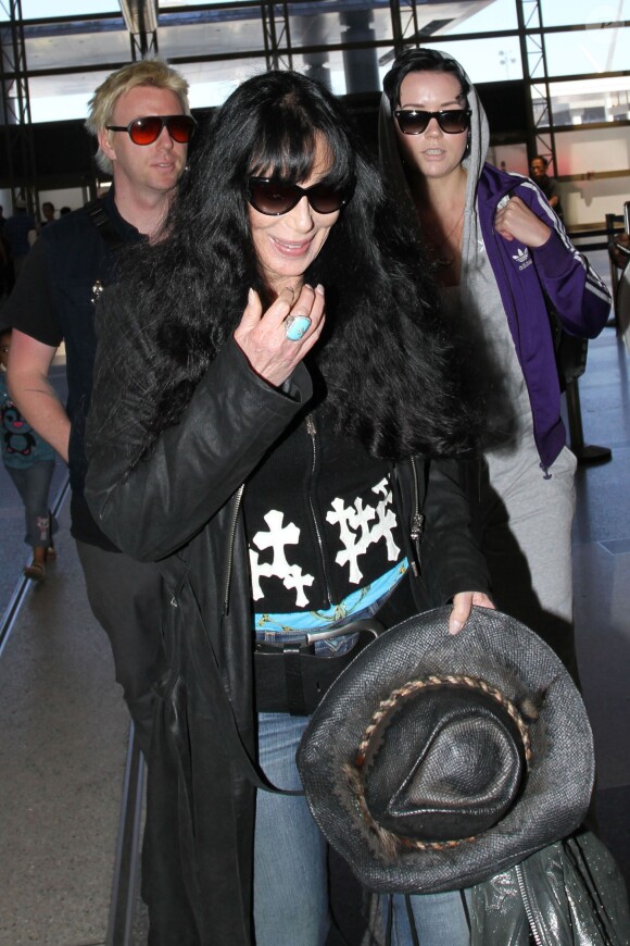 Cher avec son fils Elijah Blue Allaman à l'aéroport de Los Angeles, le 29 mai 2013.